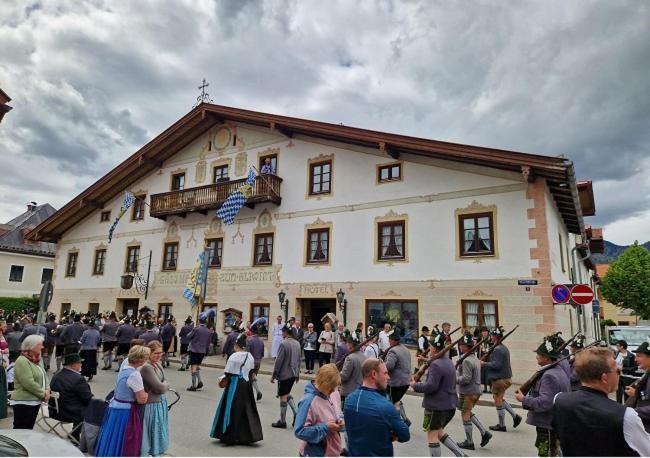 Hotel Altwirt Lenggries Buitenkant foto